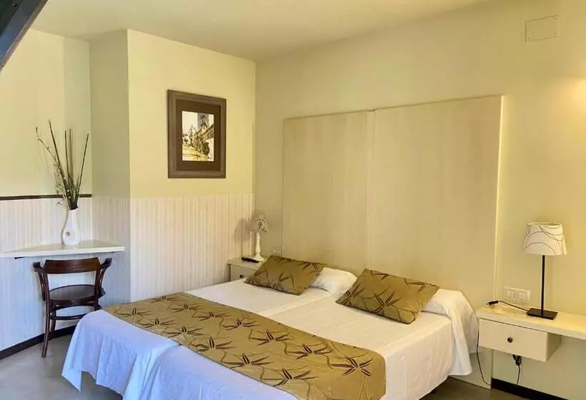 Fotos del hotel Petit Hotel De Riu:  11