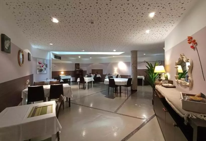 Fotos del hotel Petit Hotel De Riu:  2