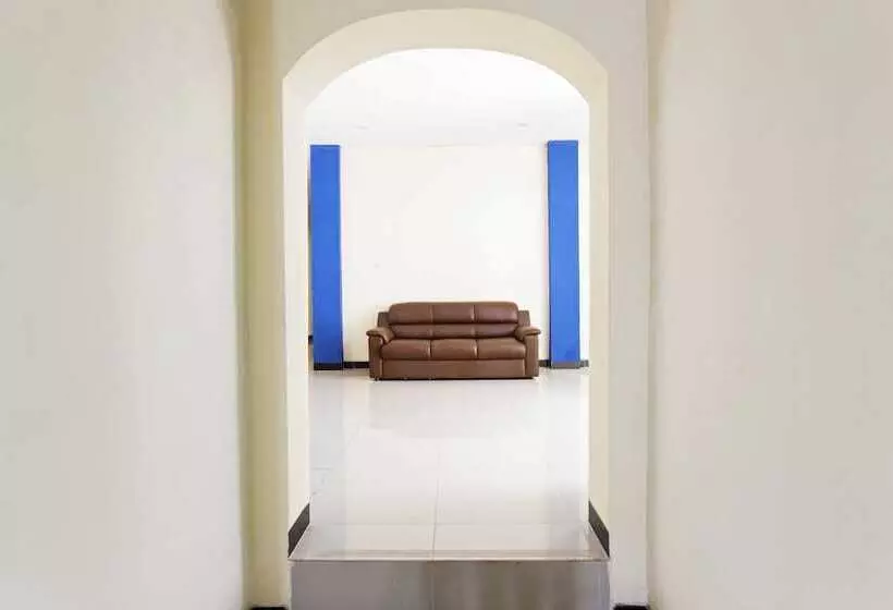Fotos del hotel Reddoorz Plus @ Jalan Pemuda Jakarta:  2