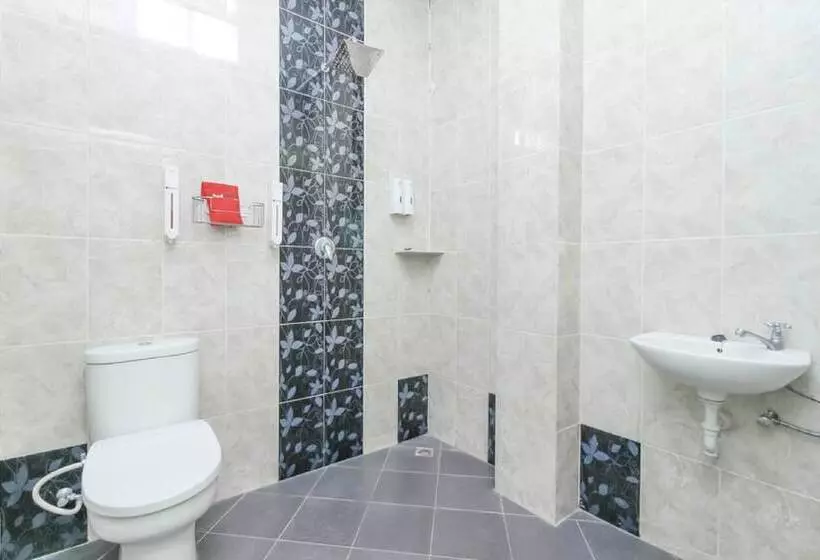 Fotos del hotel Reddoorz Plus @ Jalan Pemuda Jakarta:  4