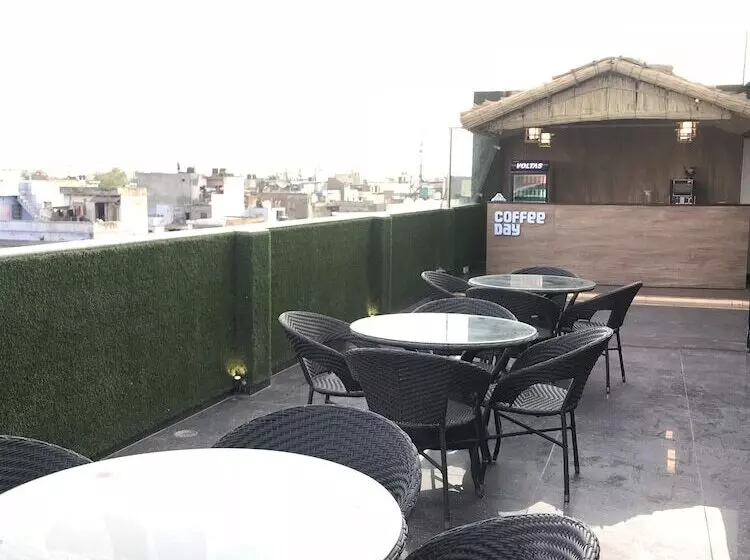 Fotos del hotel Aiwaneshahi:  6