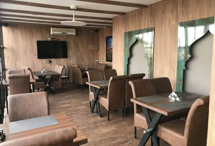 Fotos del hotel Aiwaneshahi:  11