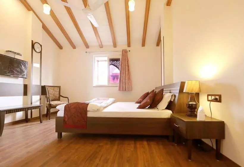 Fotos del hotel Aiwaneshahi:  2