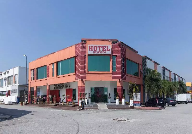 OYO 439 Night Queen Hotel
