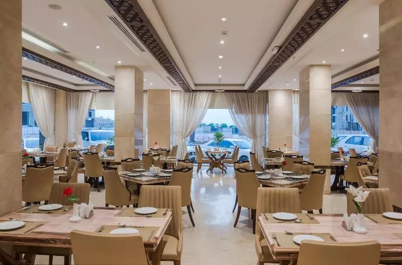 Fotos del hotel Naviti Warwick Al Khobar:  15