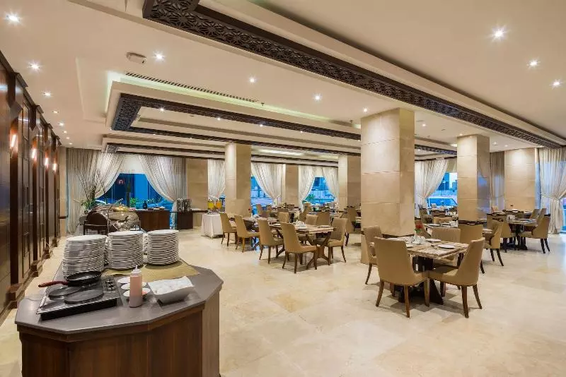 Fotos del hotel Naviti Warwick Al Khobar:  14
