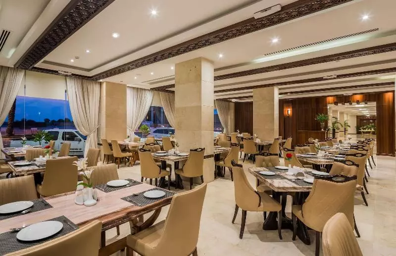 Fotos del hotel Naviti Warwick Al Khobar:  5