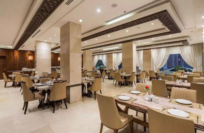Fotos del hotel Naviti Warwick Al Khobar:  10