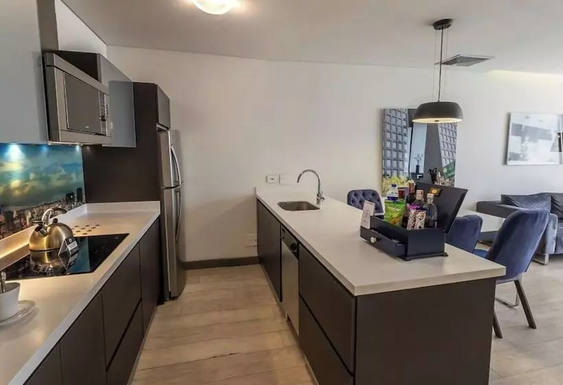 Fotos del hotel 100 Luxury Suites By Preferred:  4