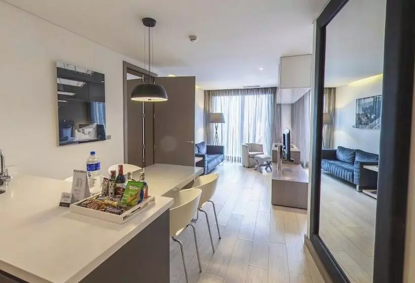 Fotos del hotel 100 Luxury Suites By Preferred:  24