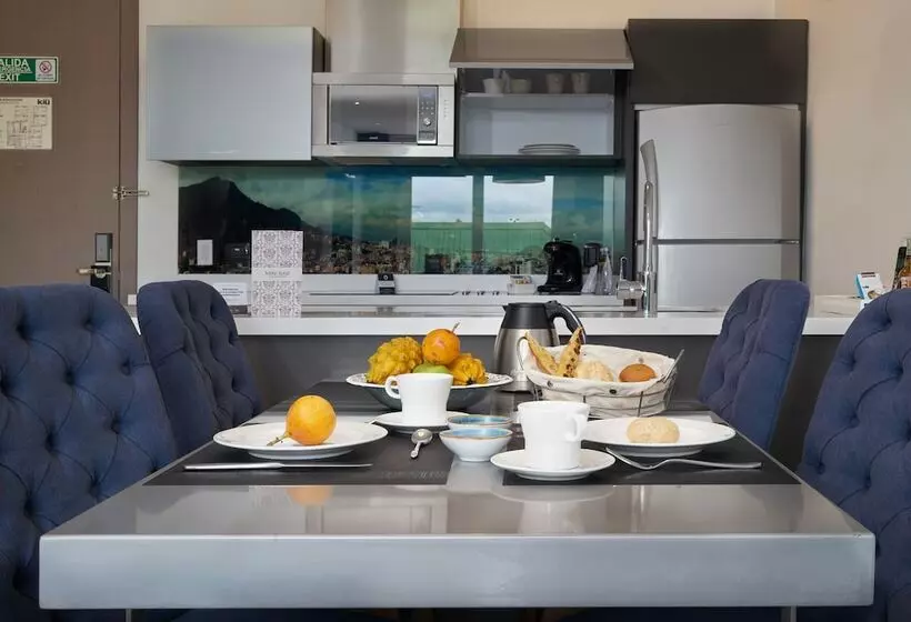 Fotos del hotel 100 Luxury Suites By Preferred:  10