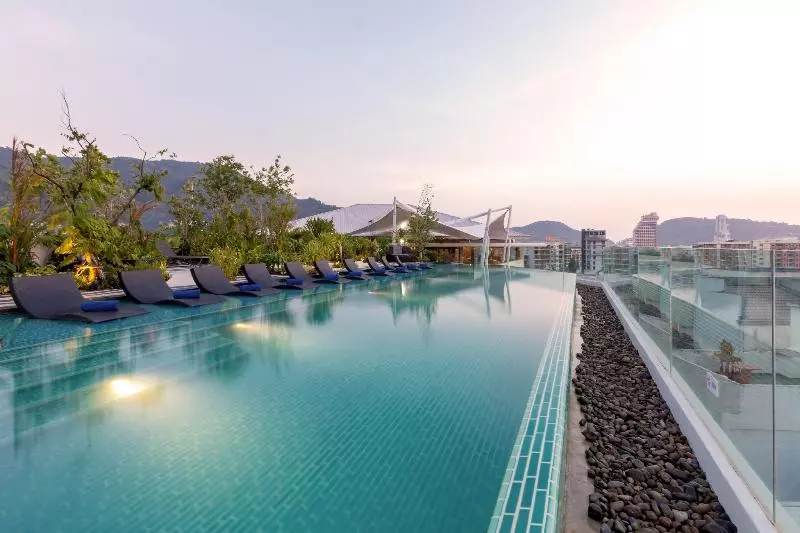 Fotos del hotel Oakwood  Journeyhub Phuket:  2