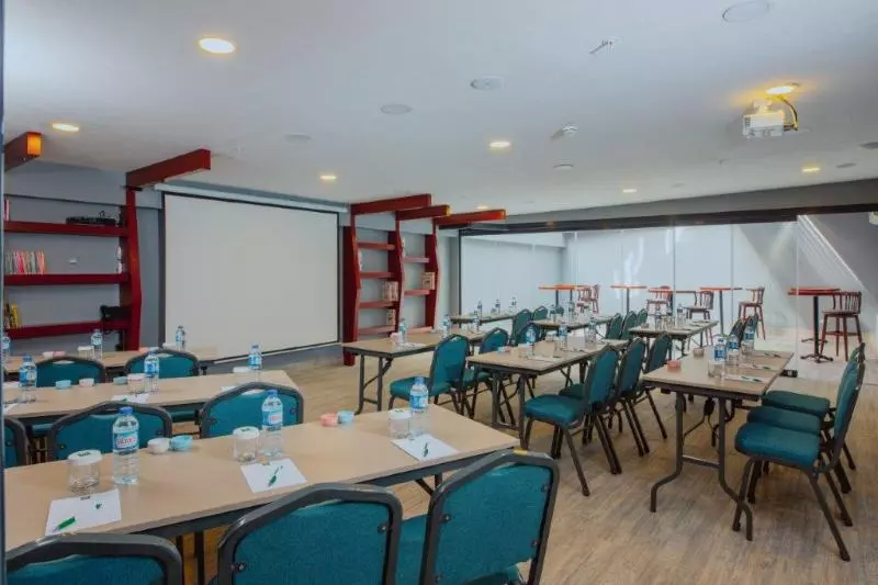 Fotos del hotel Ibis Styles Istanbul Bomonti:  8