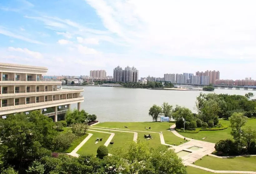 Fotos del hotel Wuhan Liantou Penisula Hotel & Resort:  13