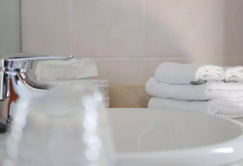 Fotos del hotel La Perla Blanca  Ronda:  5