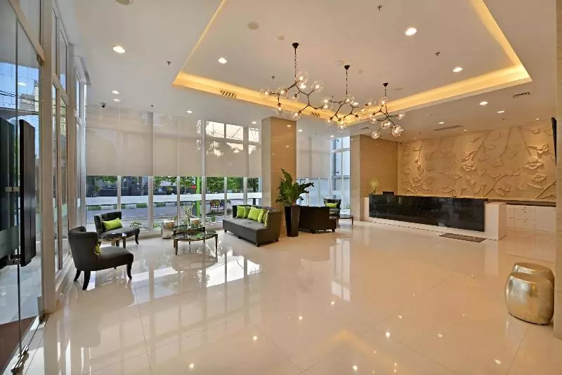 Fotos del hotel Whiz Prime  Basuki Rahmat Malang:  2