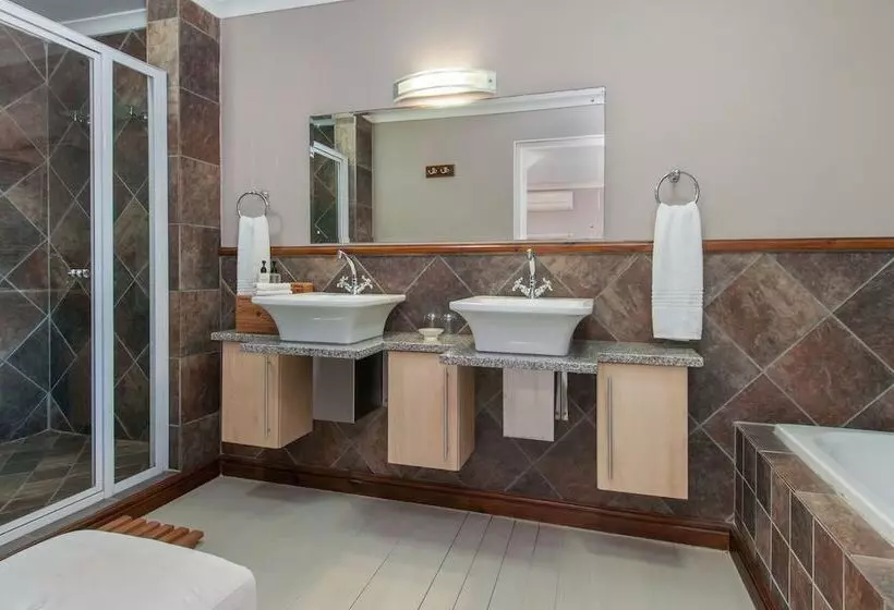 Fotos del hotel Whale Away Guest House:  9
