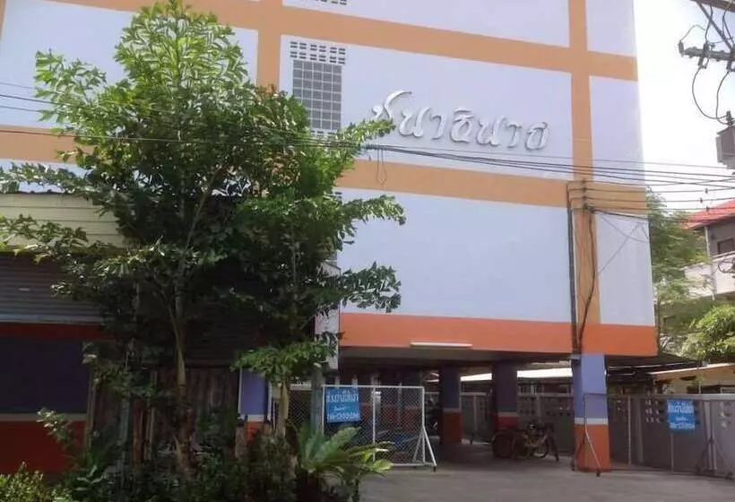 Chanathinat Place