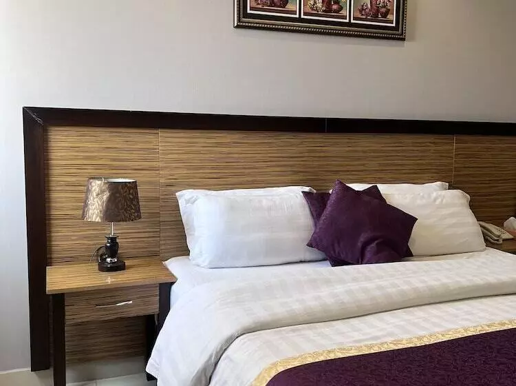 Fotos del hotel Orchid Suites 4:  6
