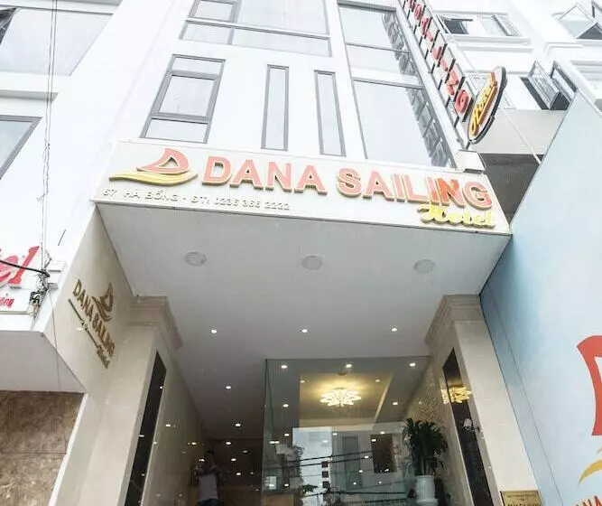 Dana Sailing