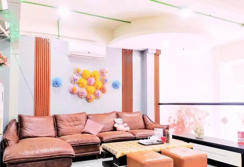 Fotos del hotel Reddoorz Plus Near Hoang Van Thu Park 2:  2