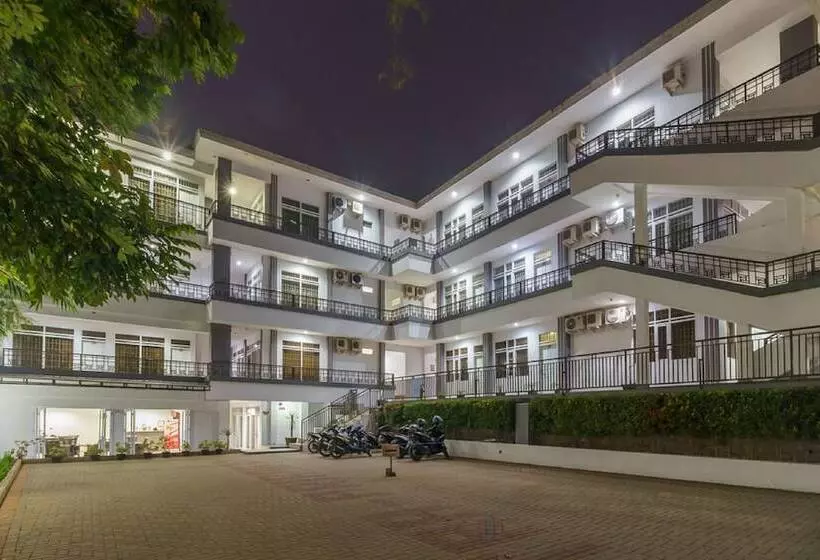 Fotos del hotel Reddoorz Plus Near Sukajadi 2:  8