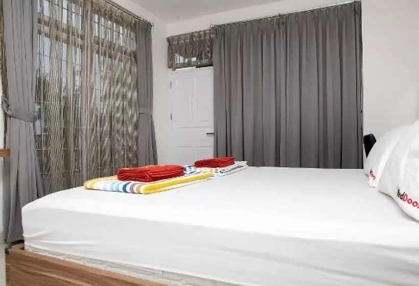 Fotos del hotel Reddoorz Plus Near Sukajadi 2:  6