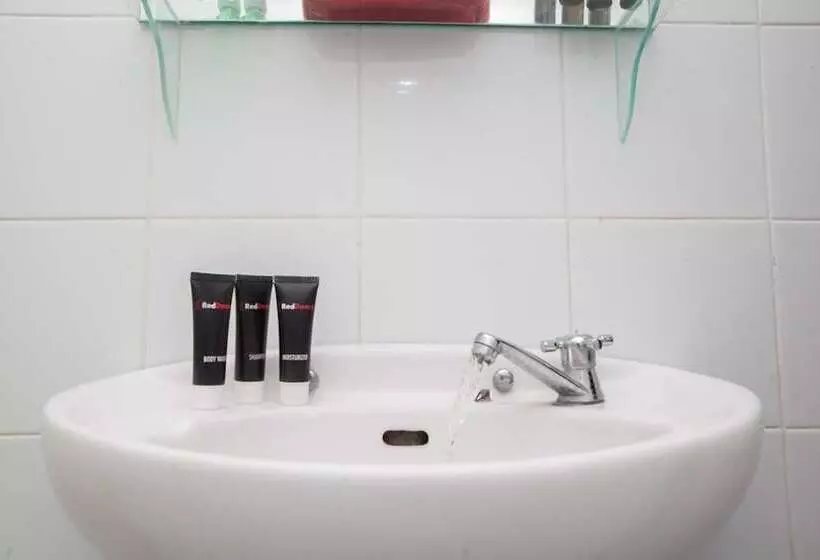 Fotos del hotel Reddoorz Plus Near Sukajadi 2:  25
