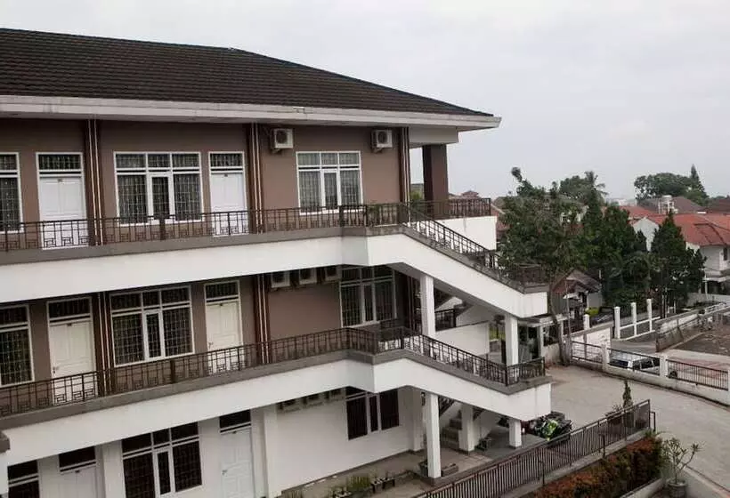 Fotos del hotel Reddoorz Plus Near Sukajadi 2:  5