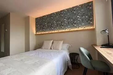 Hostal La Poetisa   Auto Check In - Culleredo