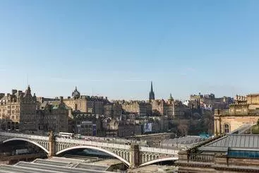 Princes Street Suites - Edinburgh