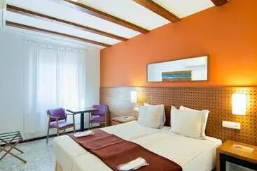 Aatu   Adults Only - Peratallada