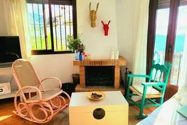 Luminoso Con Vistas Y Chimenea Apto Mascotas - Benaocaz