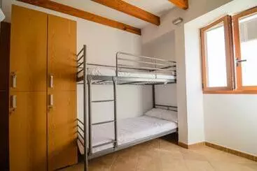 Embat Alberg Juvenil   Hostel - Montuiri