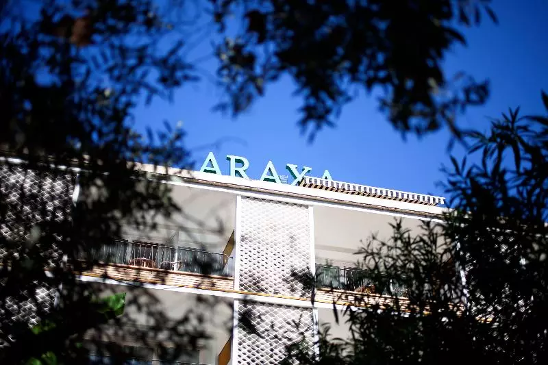 Araxa – Adults Only