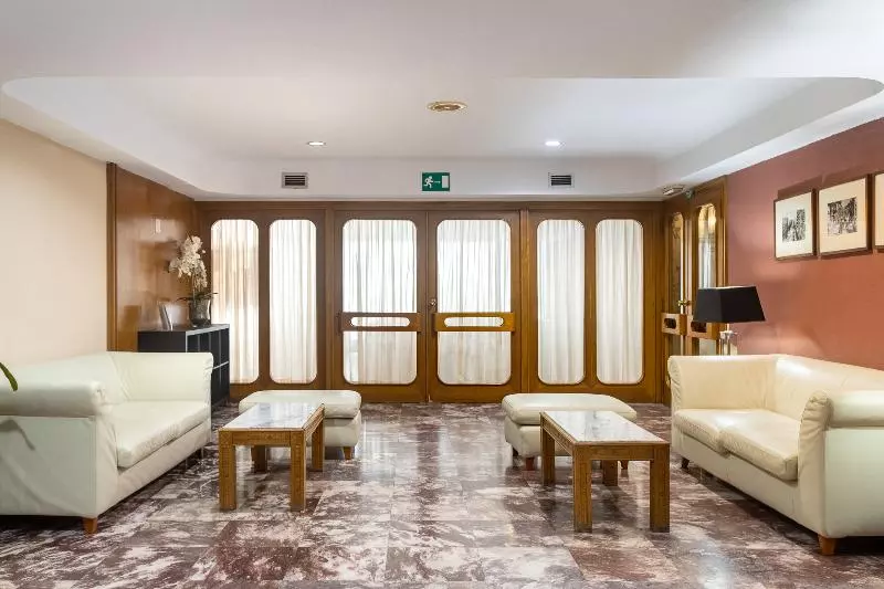 Fotos del hotel Leuka:  2