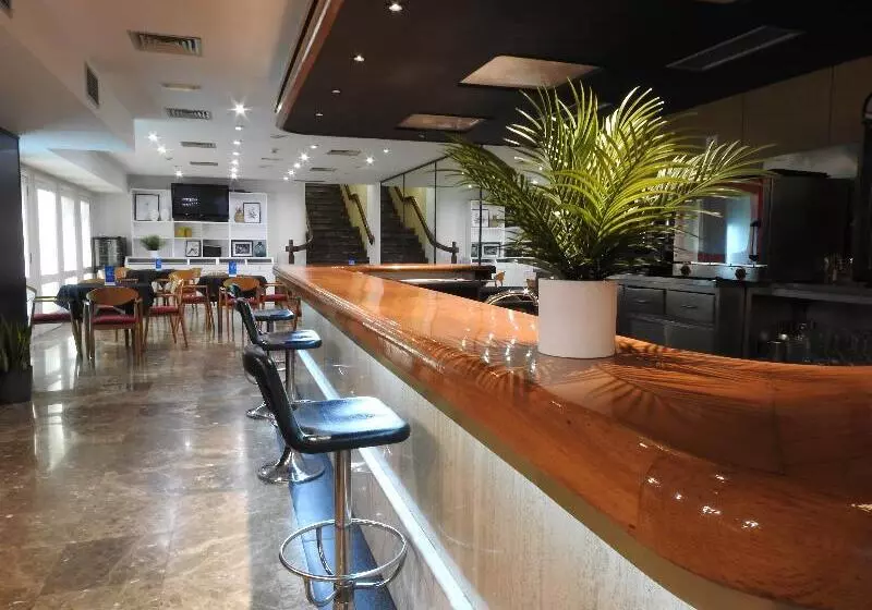 Fotos del hotel Leuka:  7