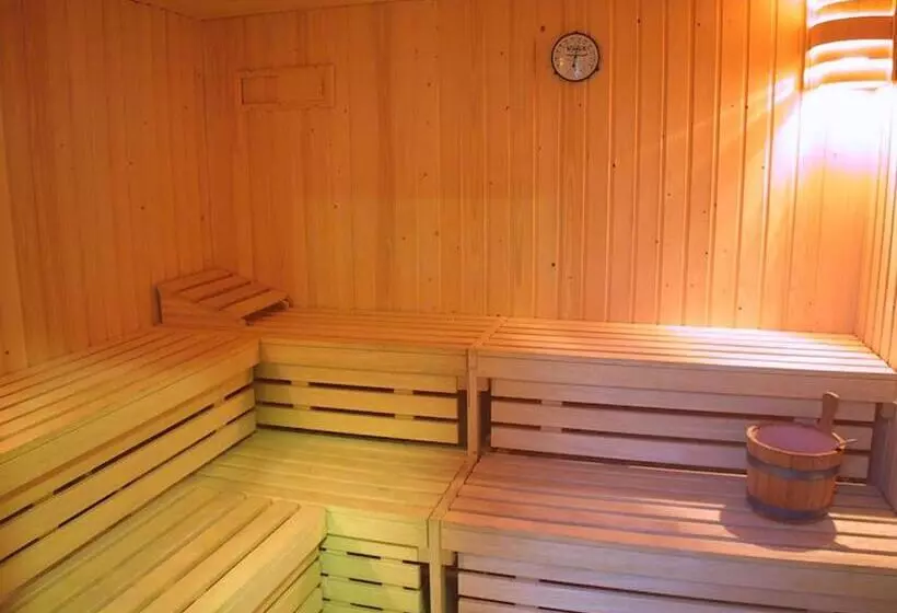 Rh Royal – Adults Only