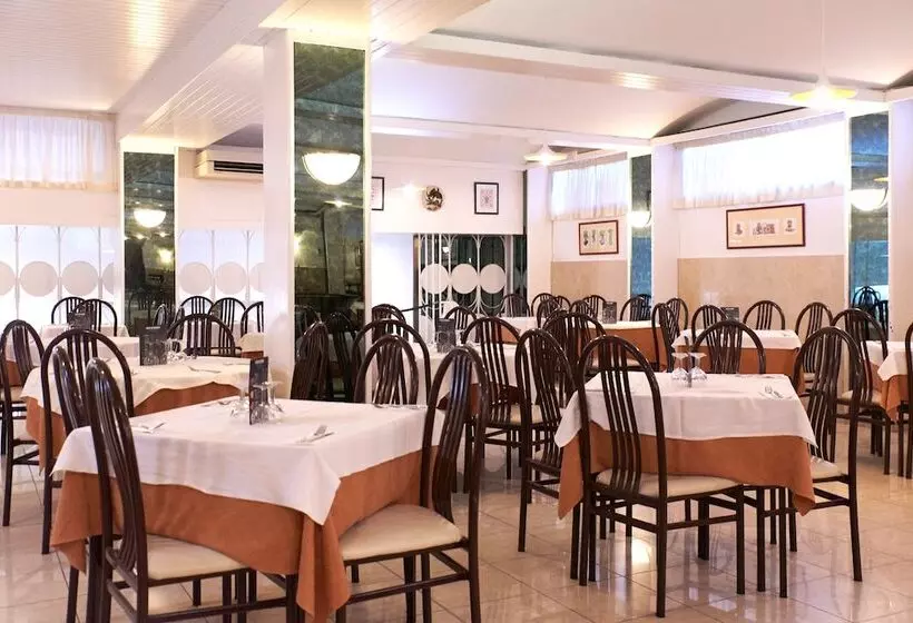 Fotos del hotel Checkin Garbí:  13