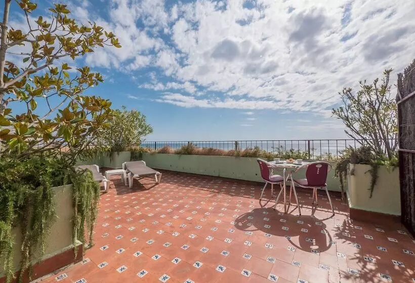 Fotos del hotel Checkin Garbí:  6