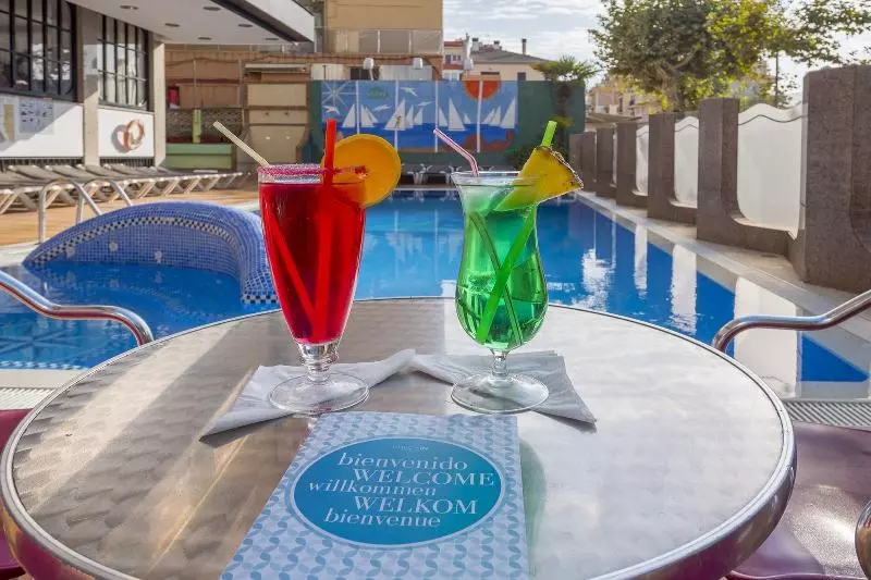 Fotos del hotel Checkin Garbí:  5