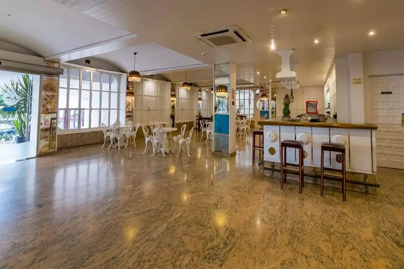 Fotos del hotel Checkin Garbí:  12