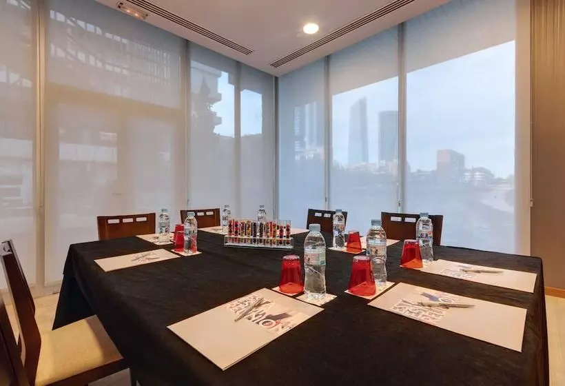 Fotos del hotel Madrid Chamartín Affiliated By Meliá:  19