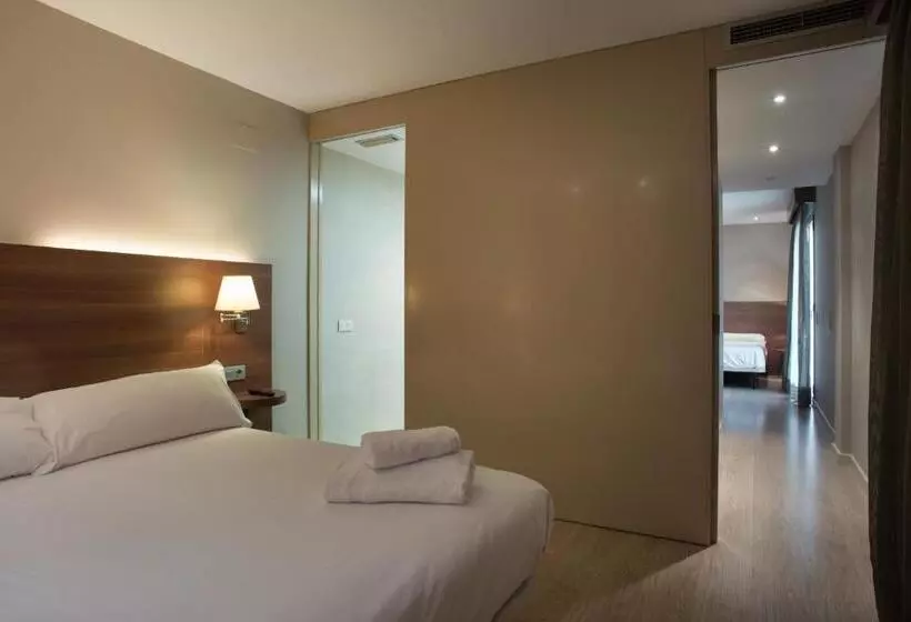 Fotos del hotel Ibis Styles Figueres Ronda:  19