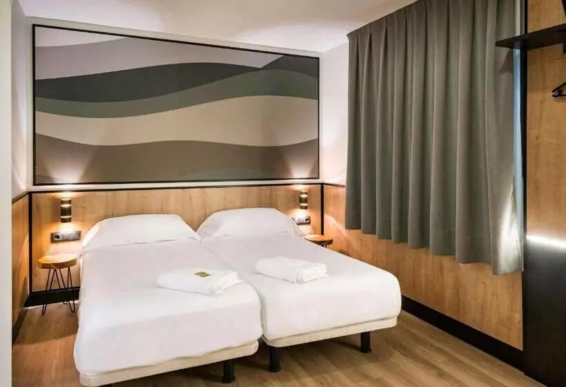 Fotos del hotel Ibis Styles Figueres Ronda:  7