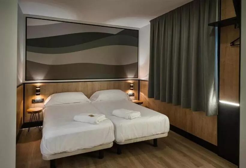 Fotos del hotel Ibis Styles Figueres Ronda:  13