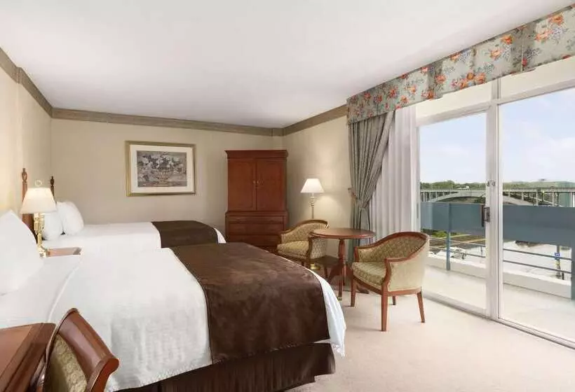 Fotos del hotel Travelodge By Wyndham Niagara Falls Fallsview:  24