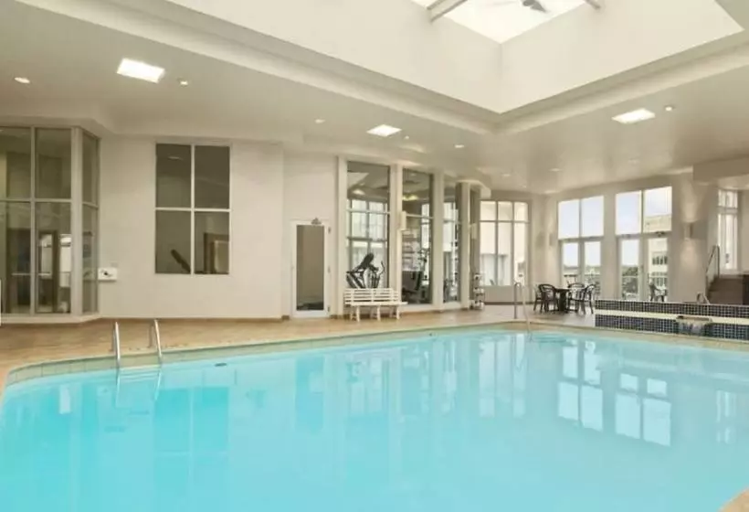 Fotos del hotel Travelodge By Wyndham Niagara Falls Fallsview:  9