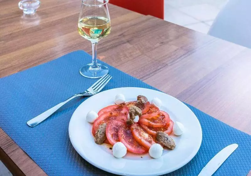 Fotos del hotel Ibis Avignon Sud:  5