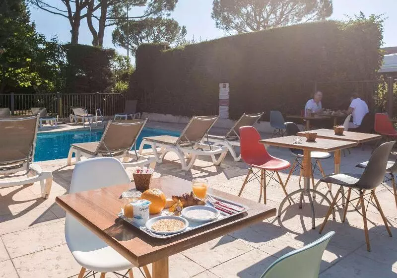 Fotos del hotel Ibis Avignon Sud:  9